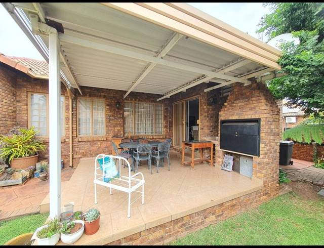 3 BEDROOM HOUSE FOR SALE IN MAGALIESKRUIN